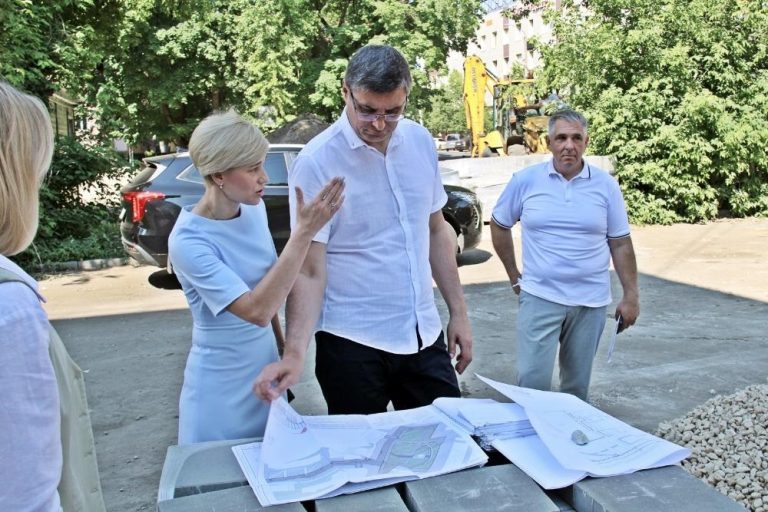 Губернатор Александр Авдеев проверил благоустройство центральной улицы Александрова